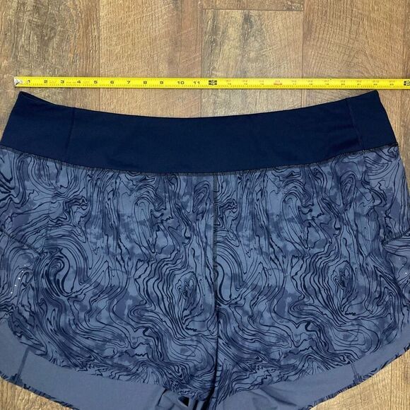 Athleta Run With It Printed 3.5" Shorts In‎ Fluidity Medieval Violet Swirl Sz 3X - Picture 5 of 10